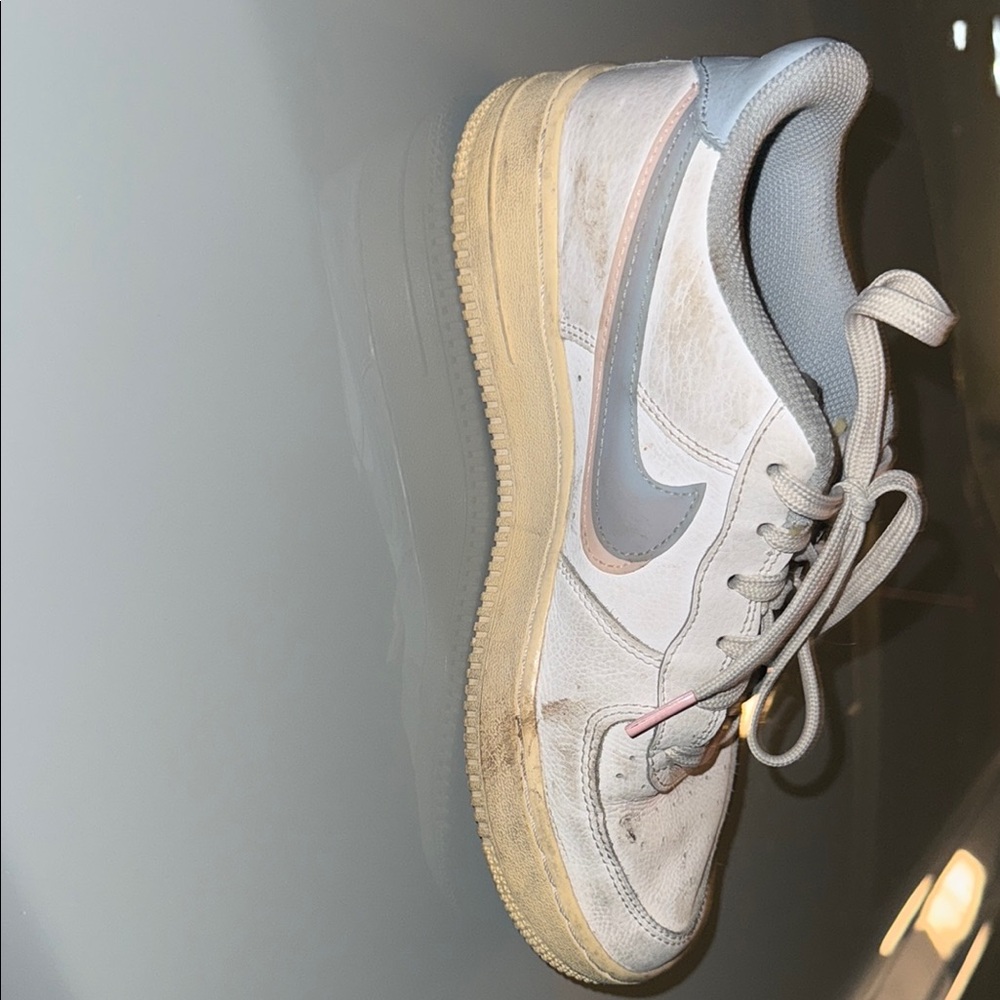 Nike Kids Sneakers in Gray and Pink
